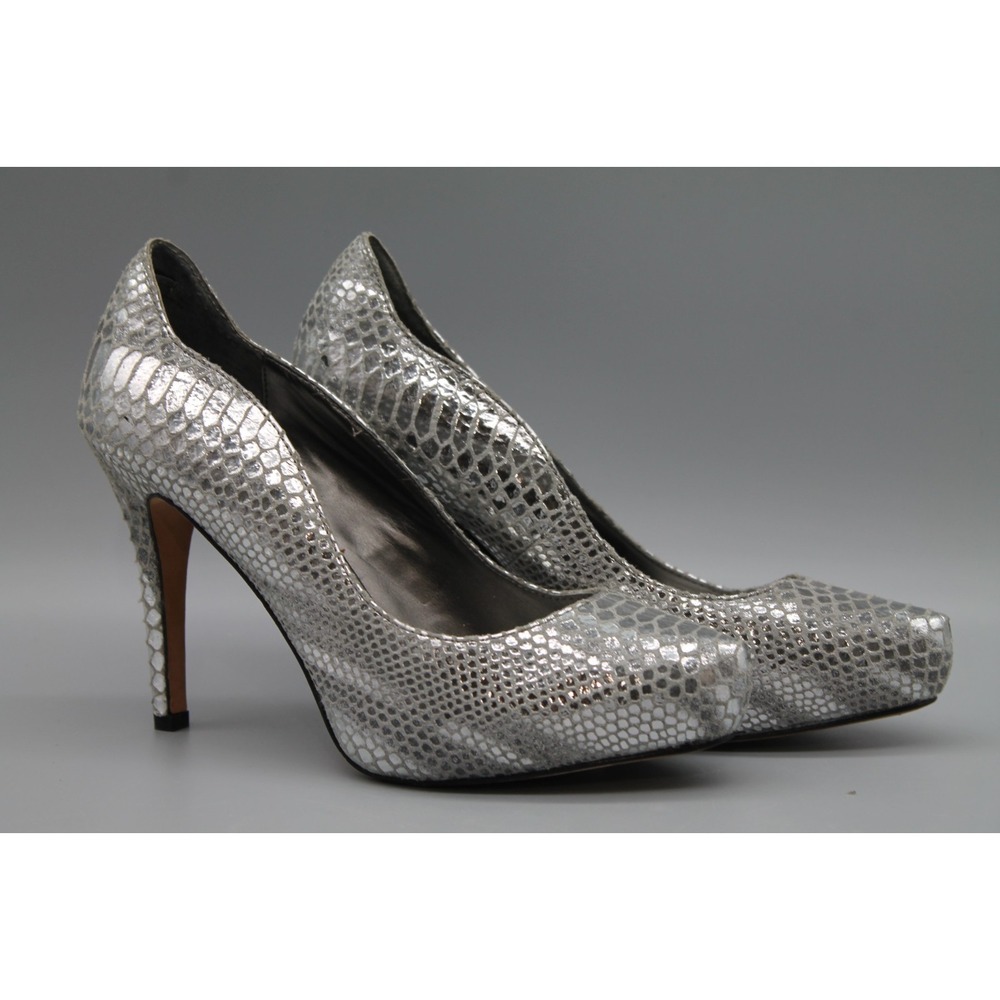 White House Black Market Silver Snakeskin Embossed Leather Pumps Heels Size 6.5